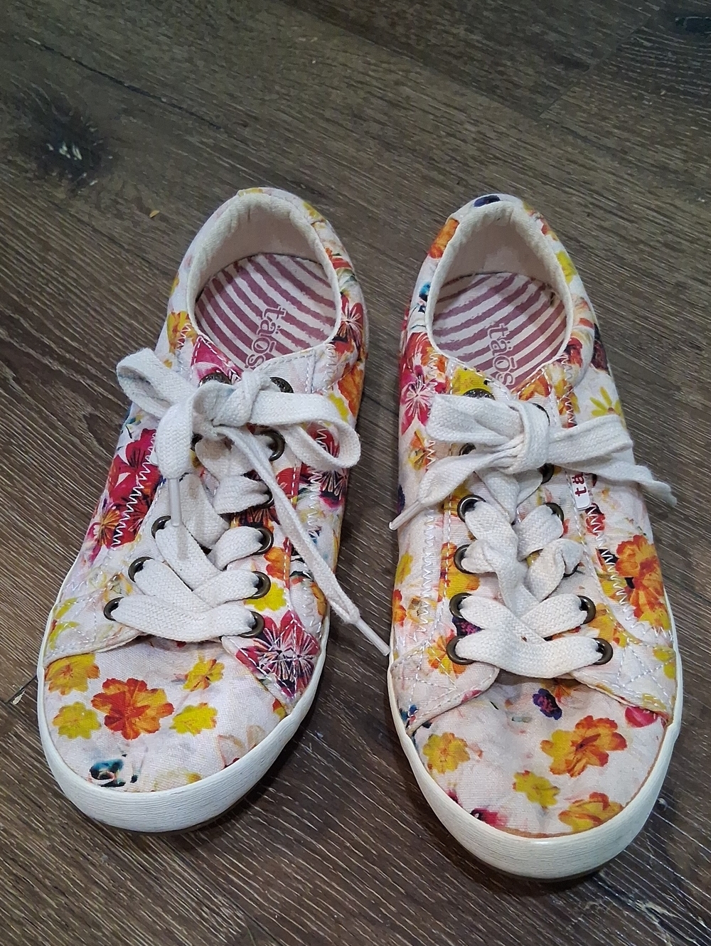 Taos Footwear Star Floral Multicolor Size 6 - Picture 3 of 9